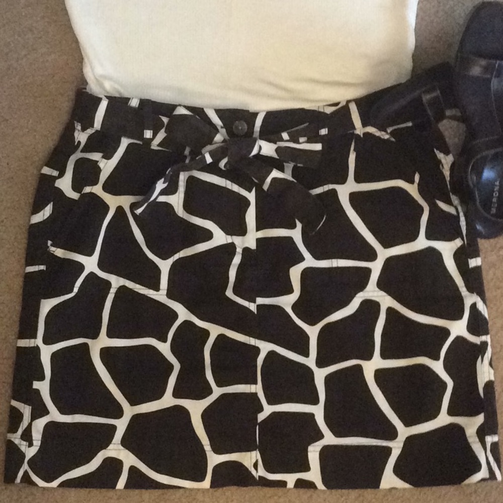Women’s Lands’ End giraffe print skort
